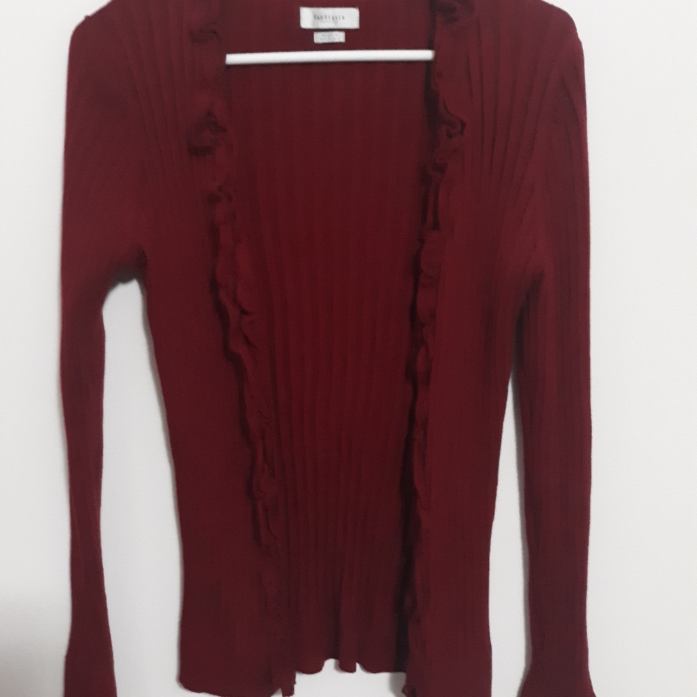 Van Heusen Red Beautiful Sweater. Size M.